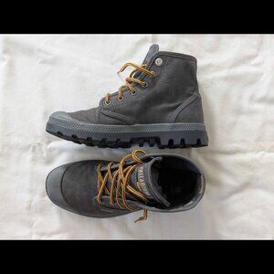 Palladium boots, unisex M6/W7.5